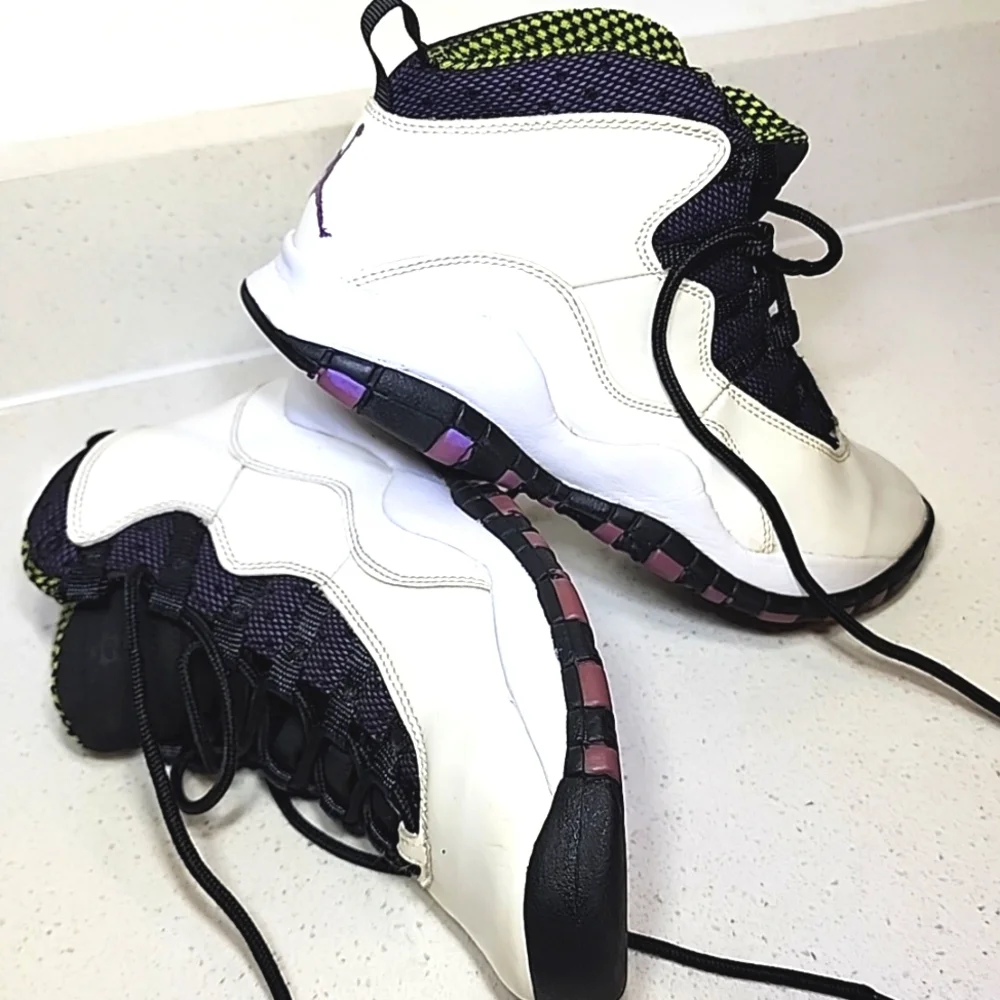 Air Jordans 10 Retro. Unisex. Size 5 Youth. Hard To Find Color Combo - Picture 11 of 16